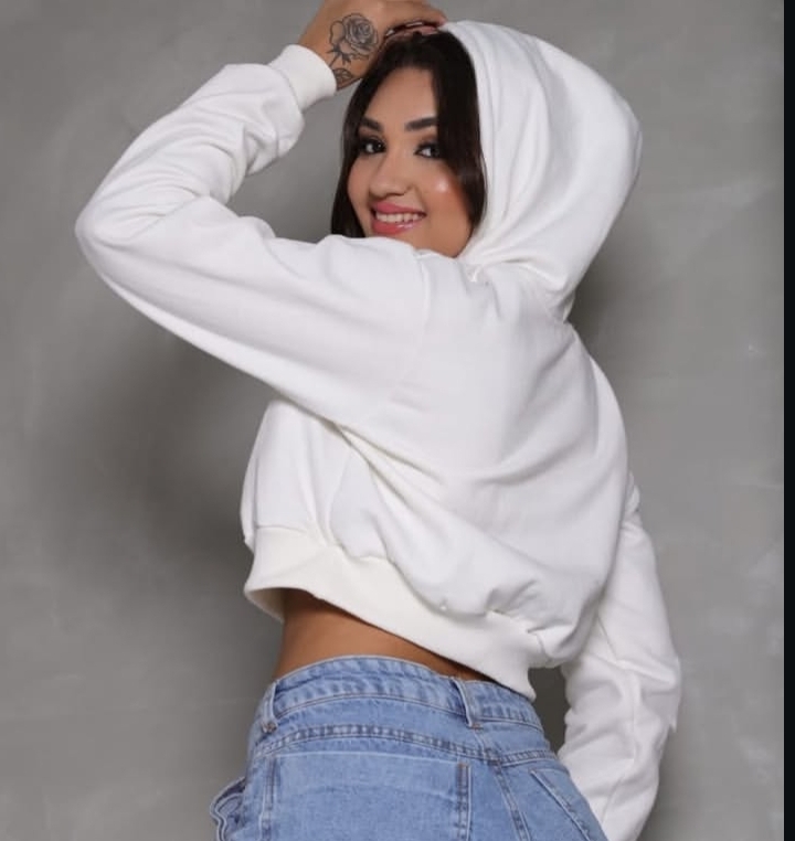 Moletom feminino branco com capuz