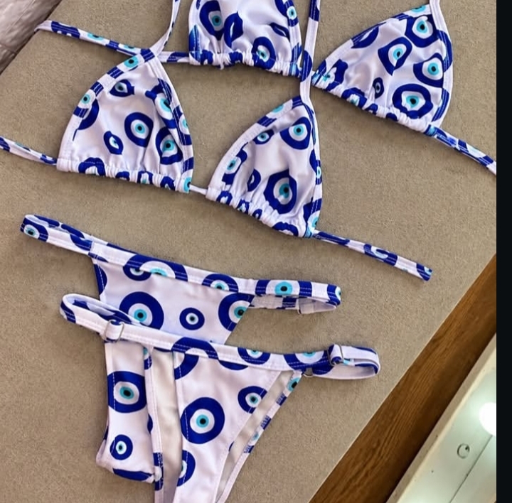Biquíni estampado em azul e branco